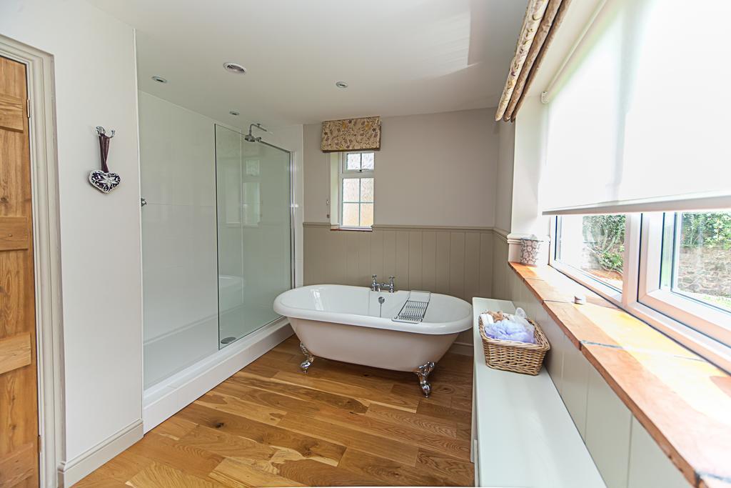 Bed and Breakfast Stoodleigh Court Coach House Тівертон Екстер'єр фото